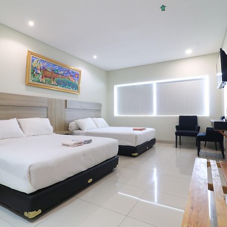 Locus Rooms Бандунг Экстерьер фото